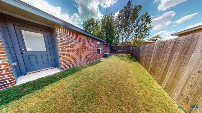 Building Photo - 1608 Tejas Trail