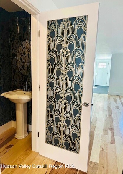 Building Photo - 412 Main St