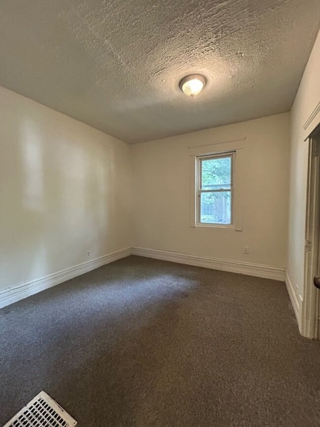 Building Photo - University Park 5BR/2BA—Walkable to UA, Fl...