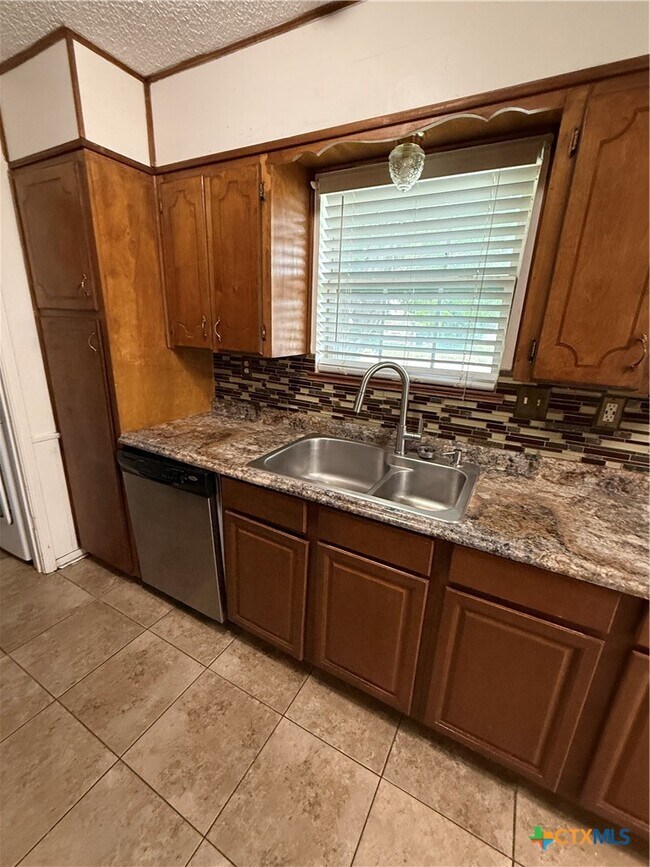 Building Photo - 2401 Ridglea Ct