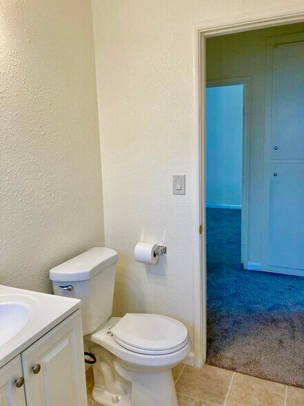 Building Photo - 907 Sharmon Palms Ln