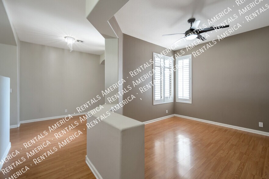 Building Photo - 1674 E Washington Ct