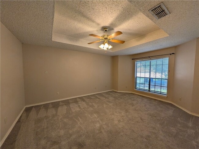 Building Photo - 14929 Red River Dr