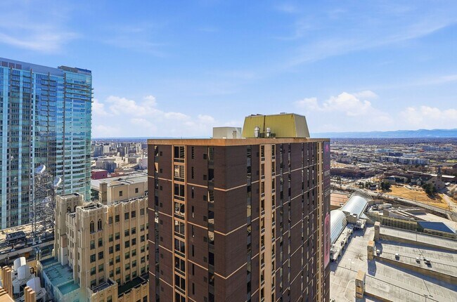 Building Photo - 35th Floor Downtown Denver Condo | 1 Bed | Private Balcony | Mountain Views