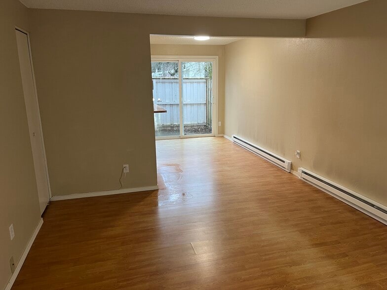 Building Photo - 4167 SE Cesar E Chavez Blvd