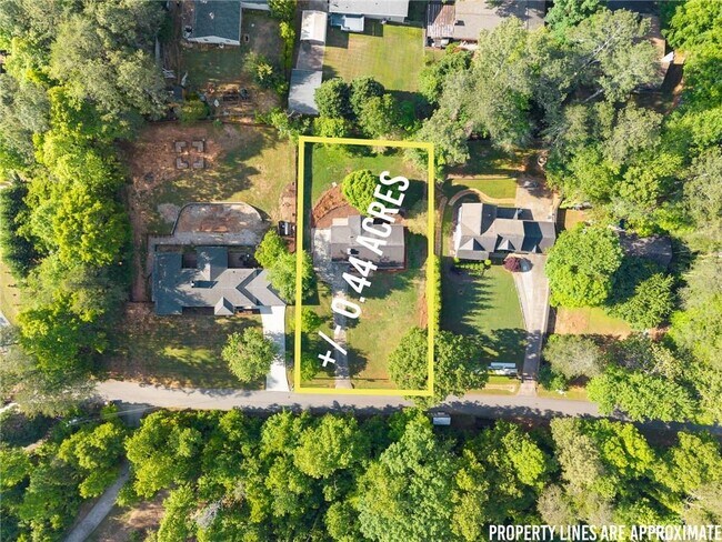 Building Photo - 2050 Shaffer Rd