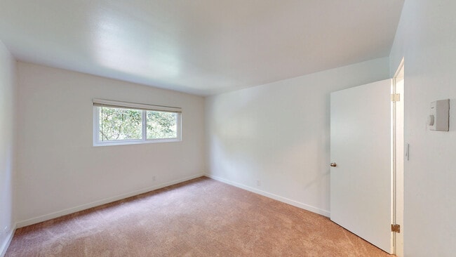 Building Photo - 1829 Lincoln Ave