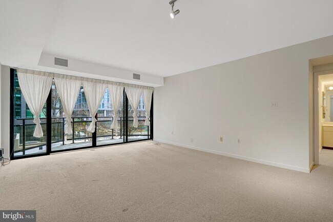 Building Photo - 1530 Key Blvd