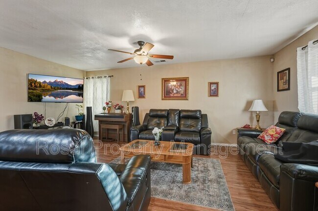 Building Photo - 1700 Gschwind Pl SW