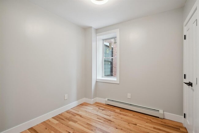 Building Photo - 405 Grand St