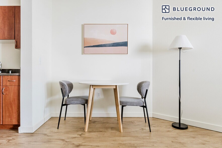 Building Photo - 362 Bellevue Way NE