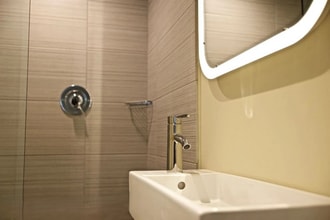 Building Photo - 1005 W 75th St