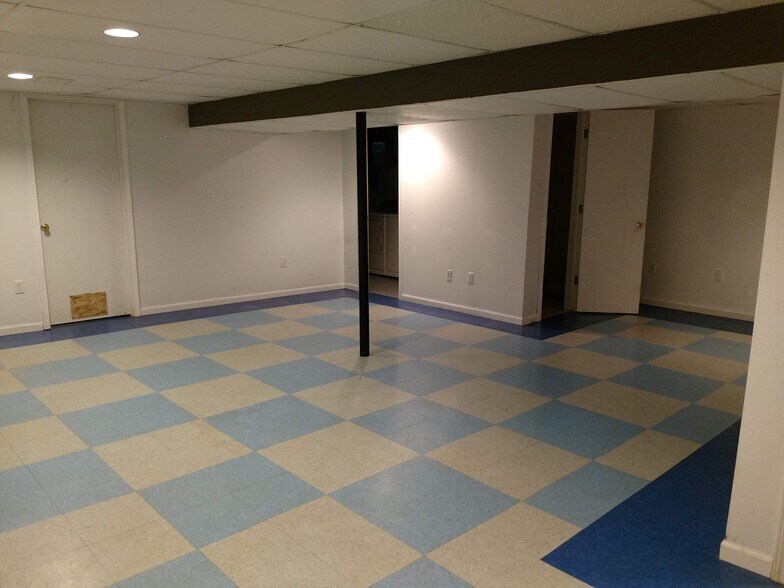 Building Photo - 2063 Champagne Dr