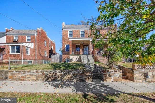 Building Photo - 458 Oakwood St SE