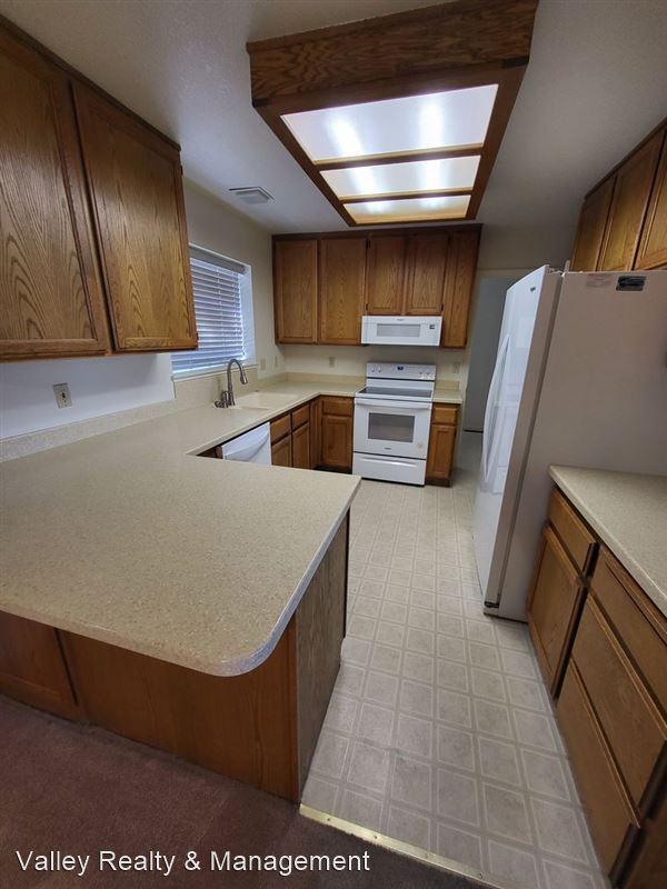Building Photo - 301 Coral Way
