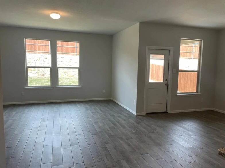 Building Photo - 953 Braymer Ln