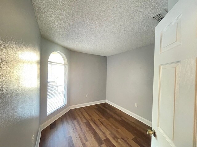 Building Photo - 8832 Coral Palms Ct