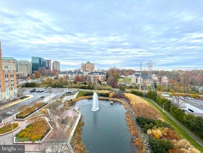 Building Photo - 11800 Sunset Hills Rd