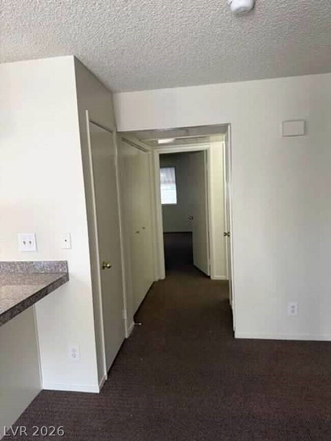 Building Photo - 2724 Otter Creek Ct