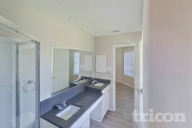 Building Photo - 1253 Essex Dr