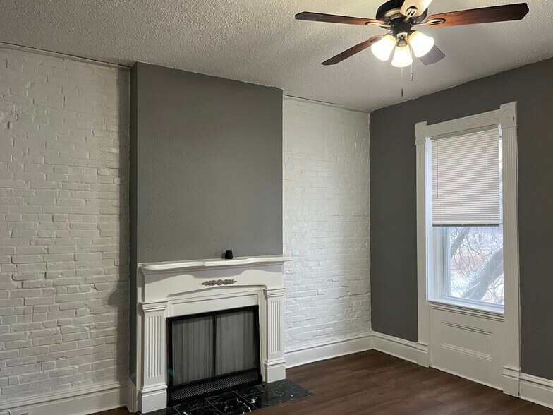 Building Photo - 2621 Arsenal St