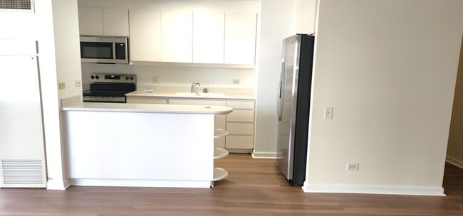 Building Photo - Newly renovated, conveniently located Discovery Bay Gem