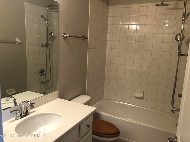 Building Photo - 3225 Sedge Dr