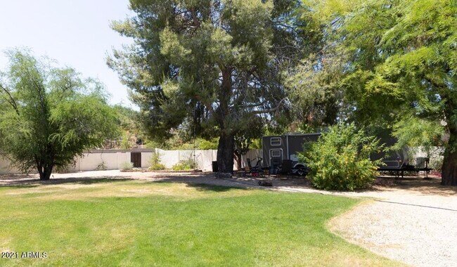Building Photo - 5115 E Berneil Dr