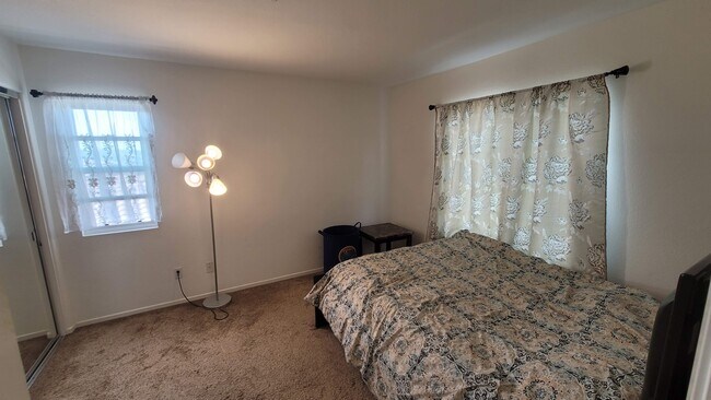 Building Photo - 2422 Pointe Pkwy