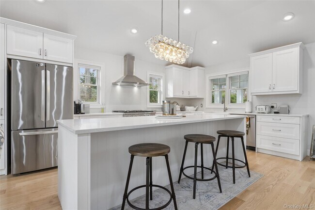 Building Photo - 4 Chestnut Ln