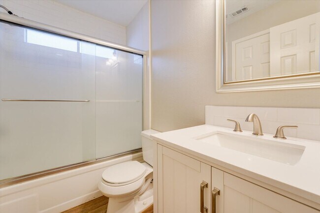 Building Photo - 21 E Brookberry Ct