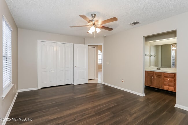 Building Photo - 9539 Glenn Abbey Way