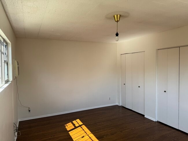 Building Photo - 2833 Somerset Dr
