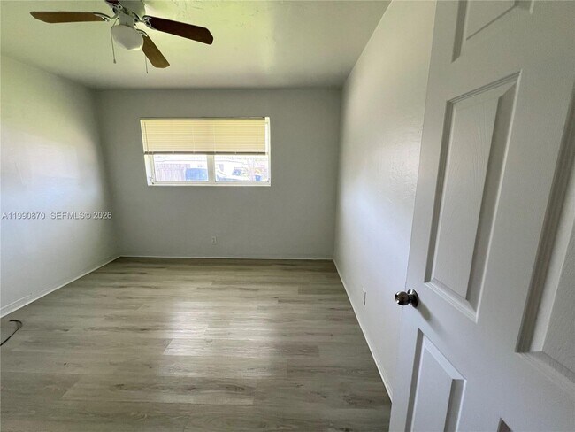 Building Photo - 404 SW 5th Ave