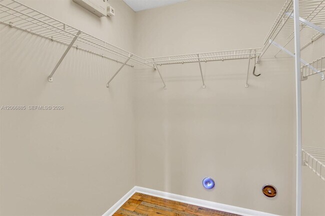 Building Photo - 9537 Weldon Cir