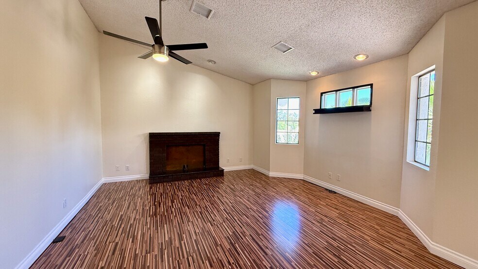 Building Photo - 3385 W Agate Ave