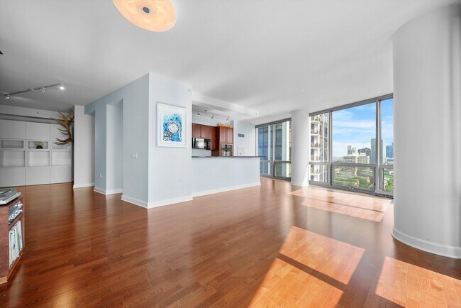 Building Photo - 1235 S Prairie Ave