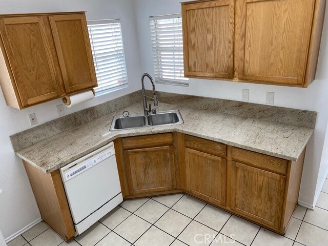 Building Photo - 27628 Powell Dr