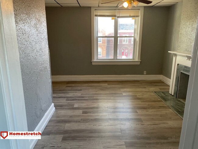 Building Photo - One Bedroom Unit Available! No Deposit for...