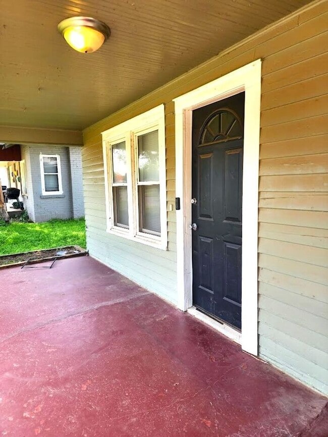 Building Photo - 3 Bed 1 Bath & Covered Parking in YOUNGS ENGLEWOOD ADD NW OKC