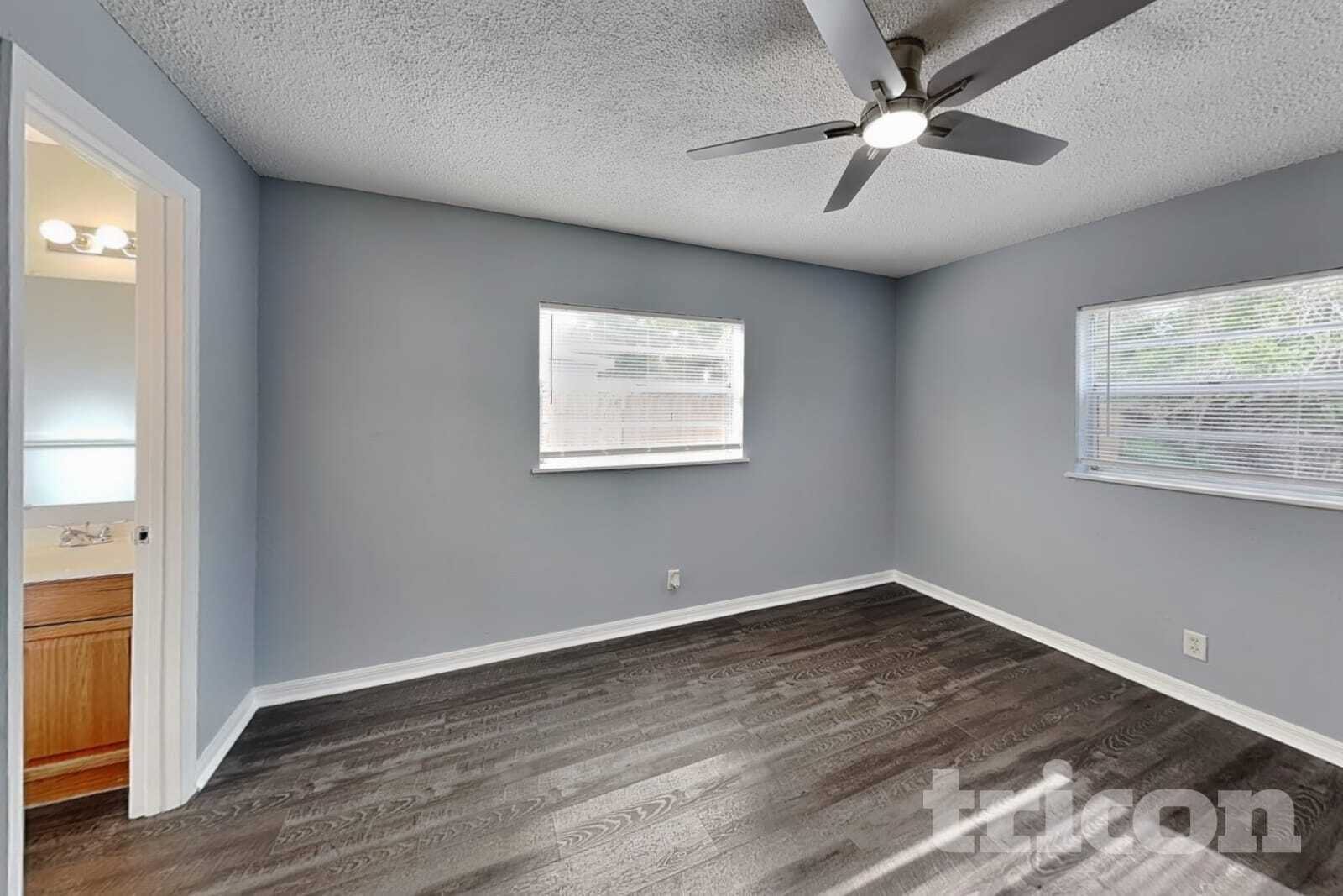 Building Photo - 4118 W La Salle St