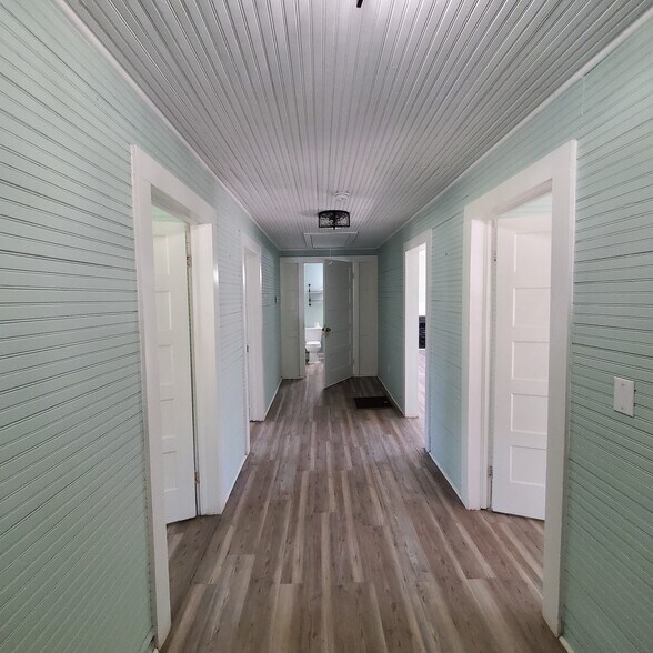 Foyer - 1423 Lucas St