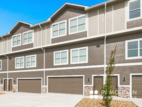 Building Photo - 5404 S 207th Ct