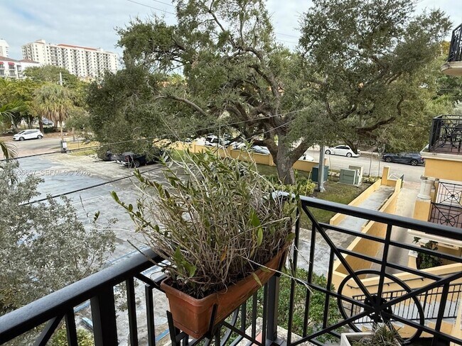 Building Photo - 101 Sidonia Ave