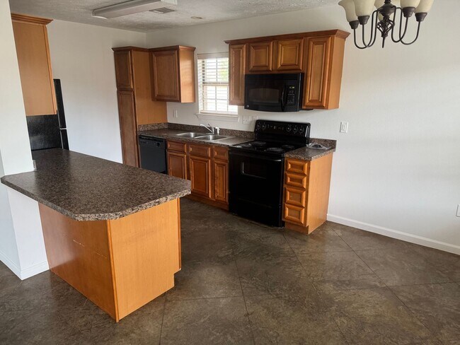 Building Photo - 2850 Longbow Ln