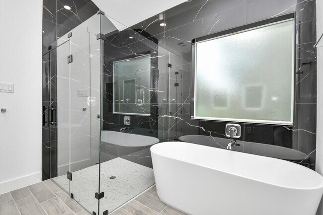 Building Photo - 517 Lovers Ln