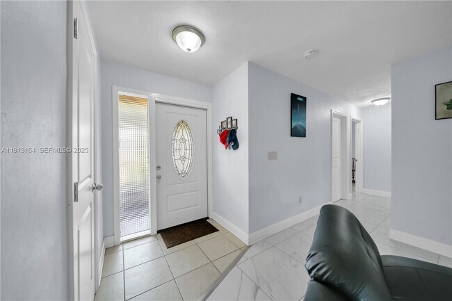 Building Photo - 246 SE 44th St