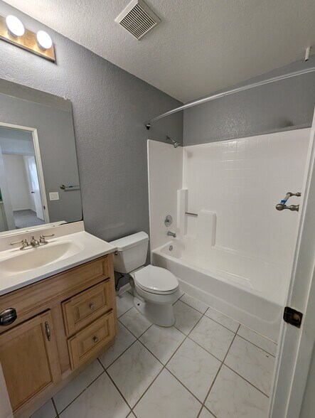 Building Photo - 10170 Palm Glen Dr