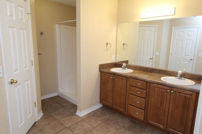 Building Photo - Beautiful Family Home Near Top Schools & N...