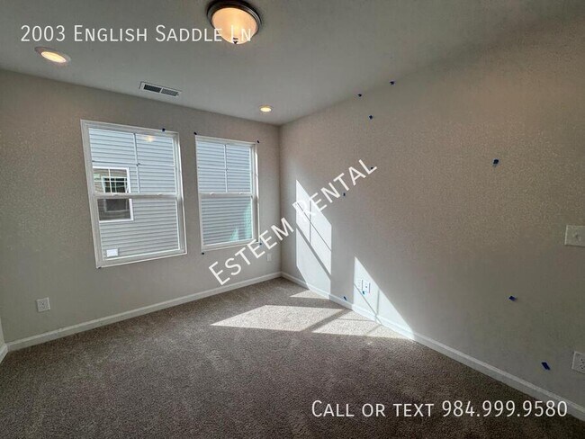 Building Photo - 2003 English Saddle Ln